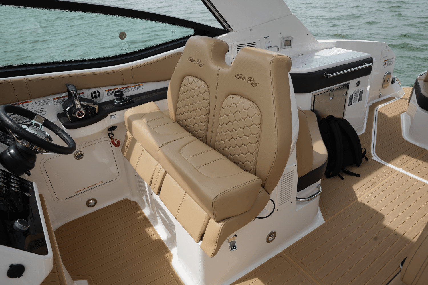 2023 Sea Ray 320 SUNDANCER Image Thumbnail #24