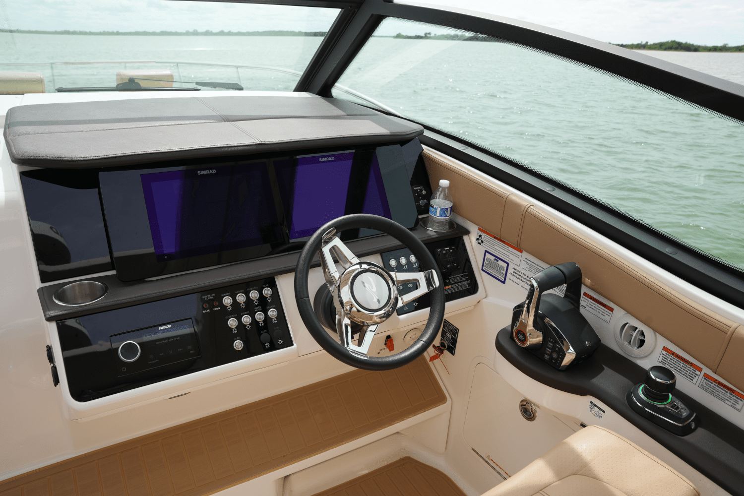 2023 Sea Ray 320 SUNDANCER Image Thumbnail #25
