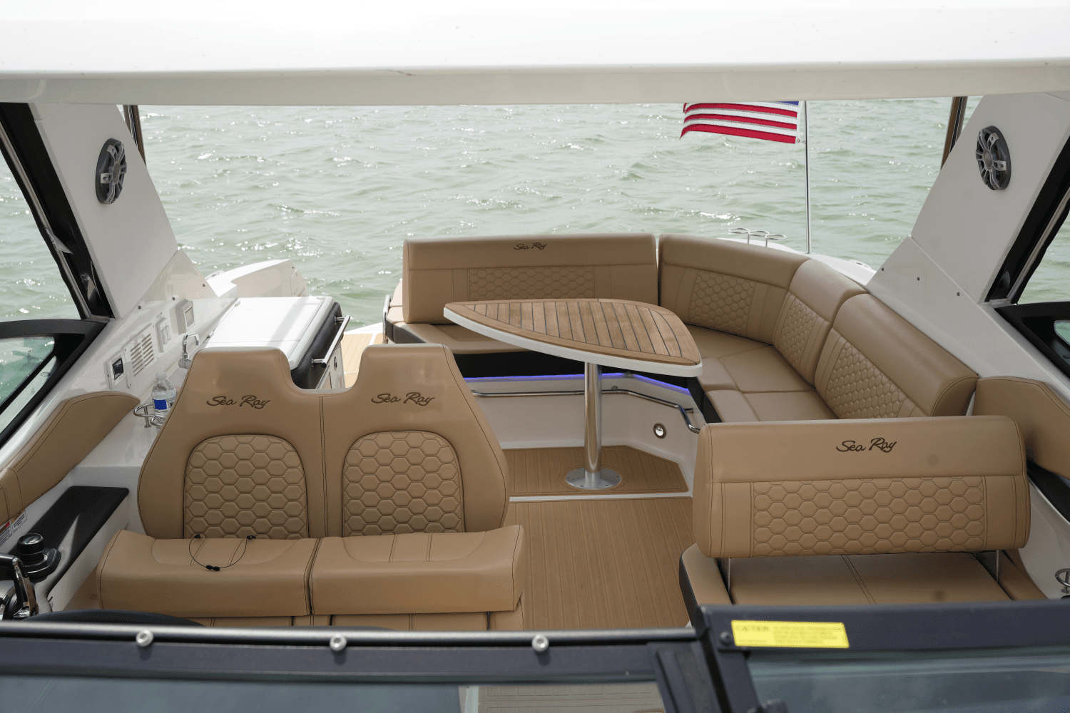 2023 Sea Ray 320 SUNDANCER Image Thumbnail #30
