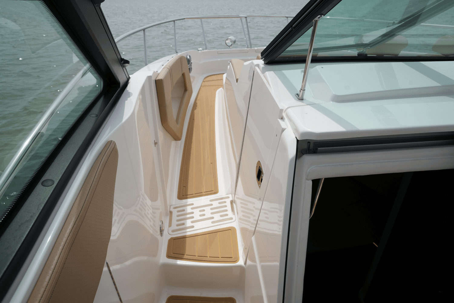 2023 Sea Ray 320 SUNDANCER Image Thumbnail #31