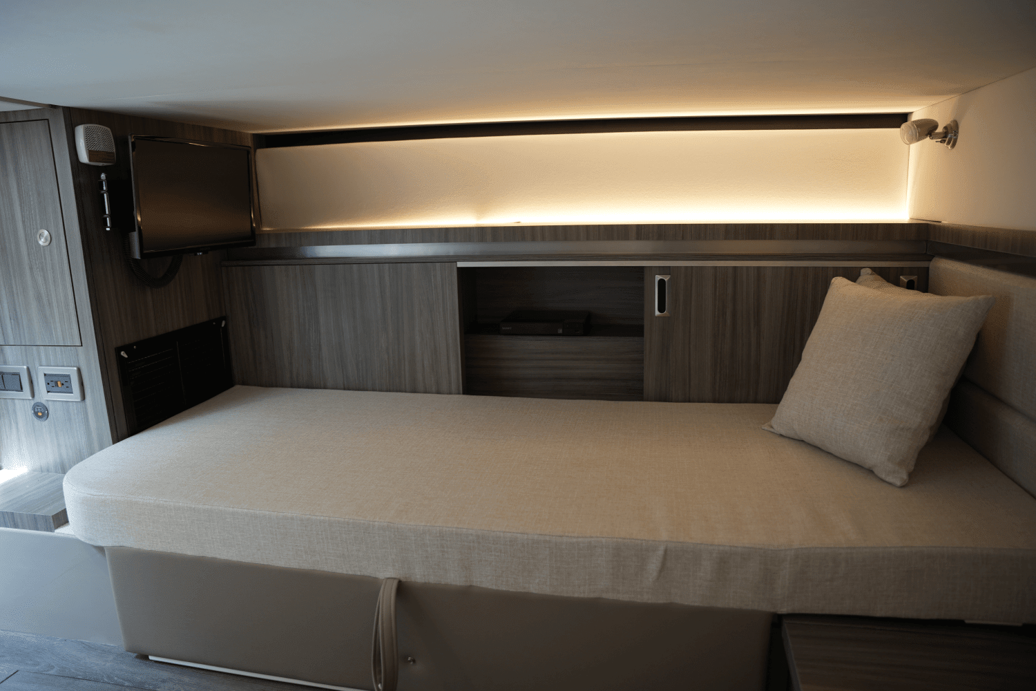 2023 Sea Ray 320 SUNDANCER Image Thumbnail #50