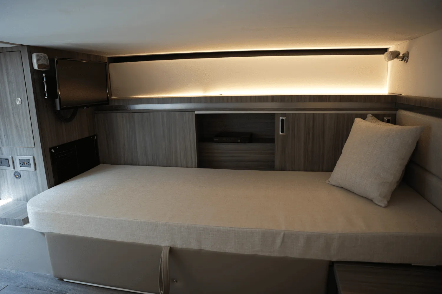 2023 Sea Ray 320 SUNDANCER Image Thumbnail #50