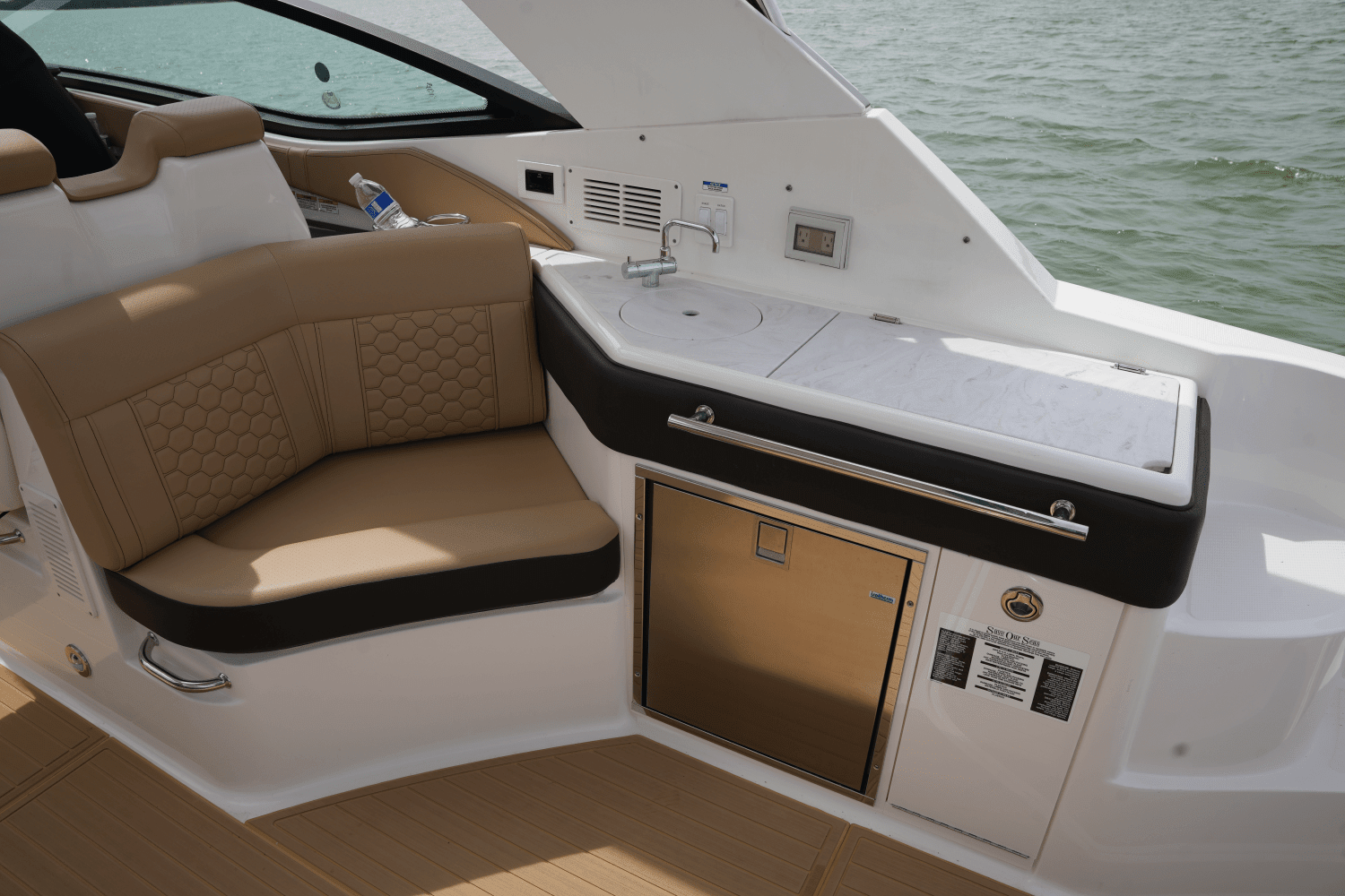 2023 Sea Ray 320 SUNDANCER Image Thumbnail #18