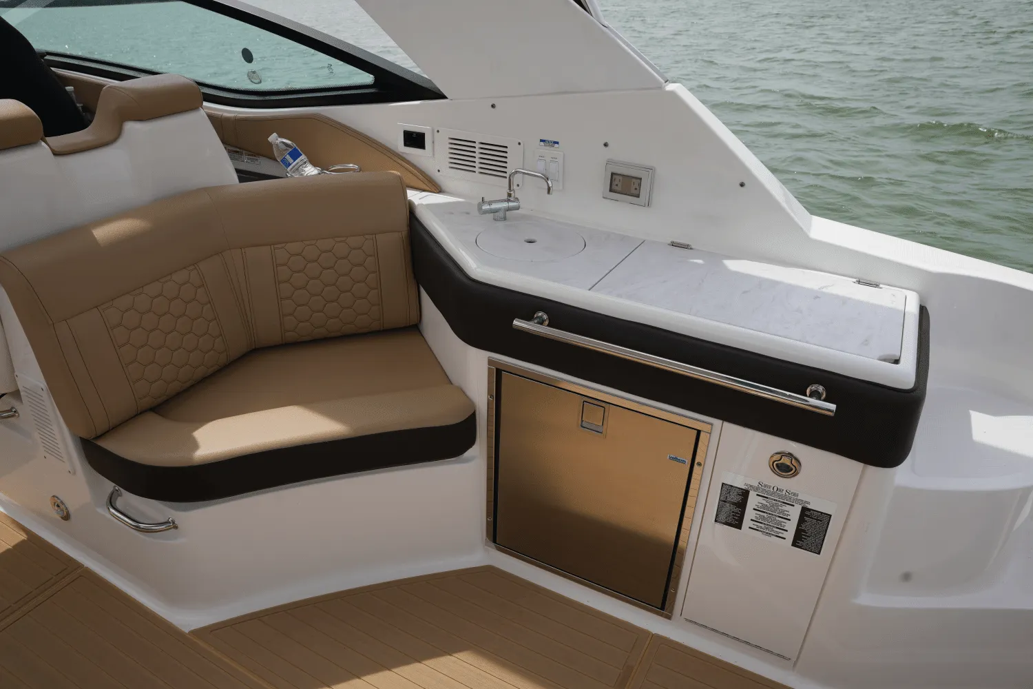2023 Sea Ray 320 SUNDANCER Image Thumbnail #18