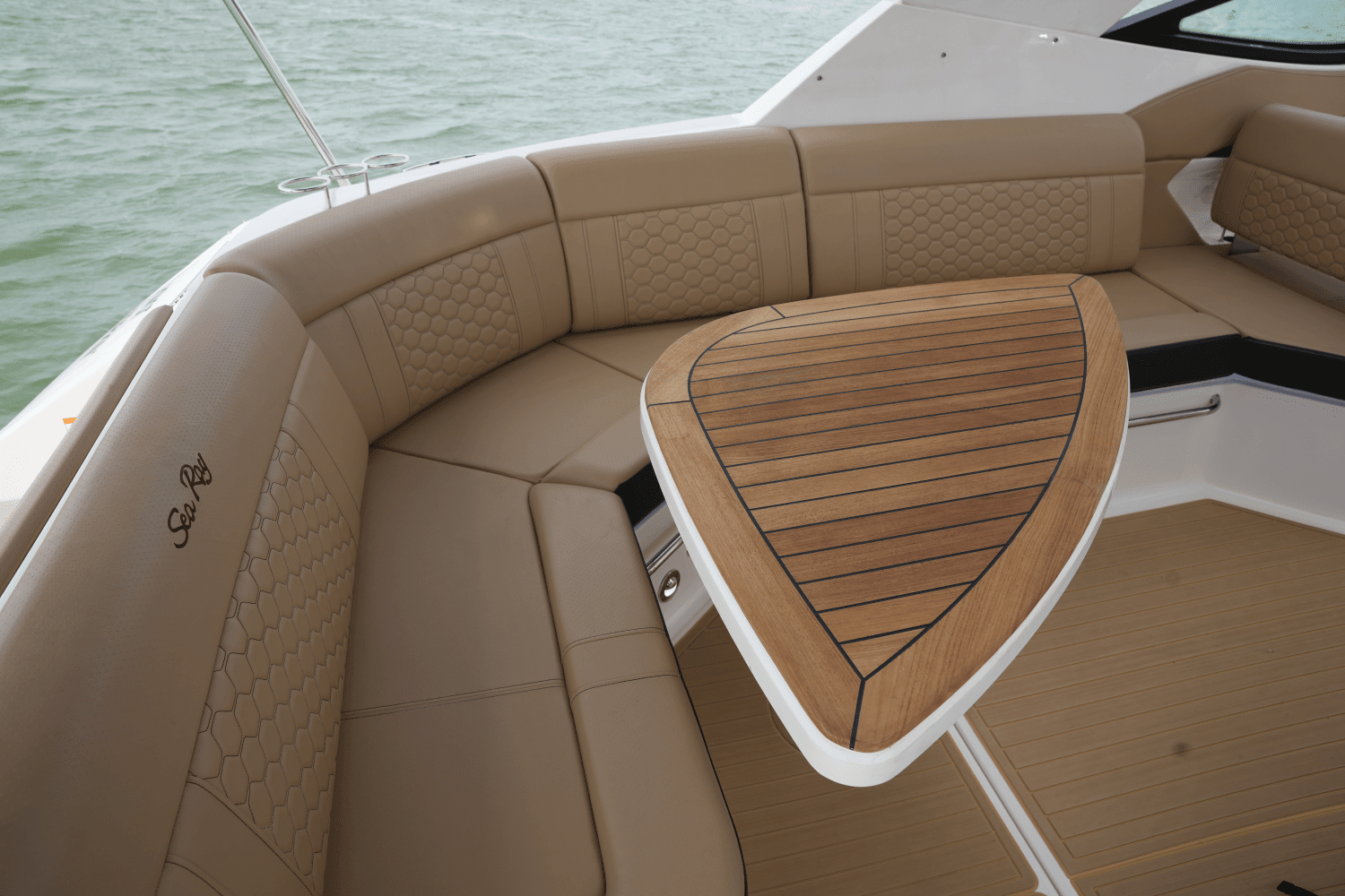 2023 Sea Ray 320 SUNDANCER Image Thumbnail #16