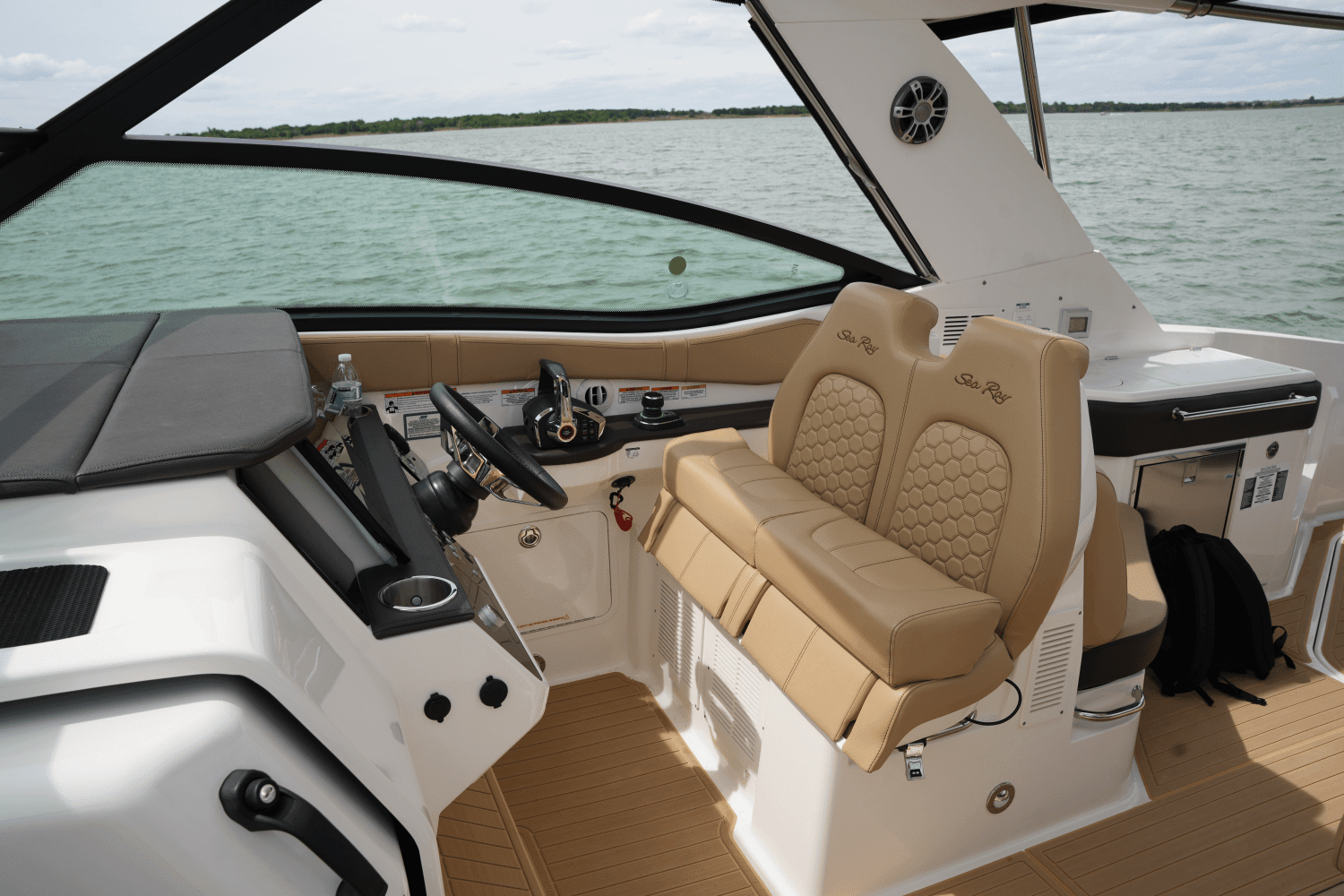 2023 Sea Ray 320 SUNDANCER Image Thumbnail #23
