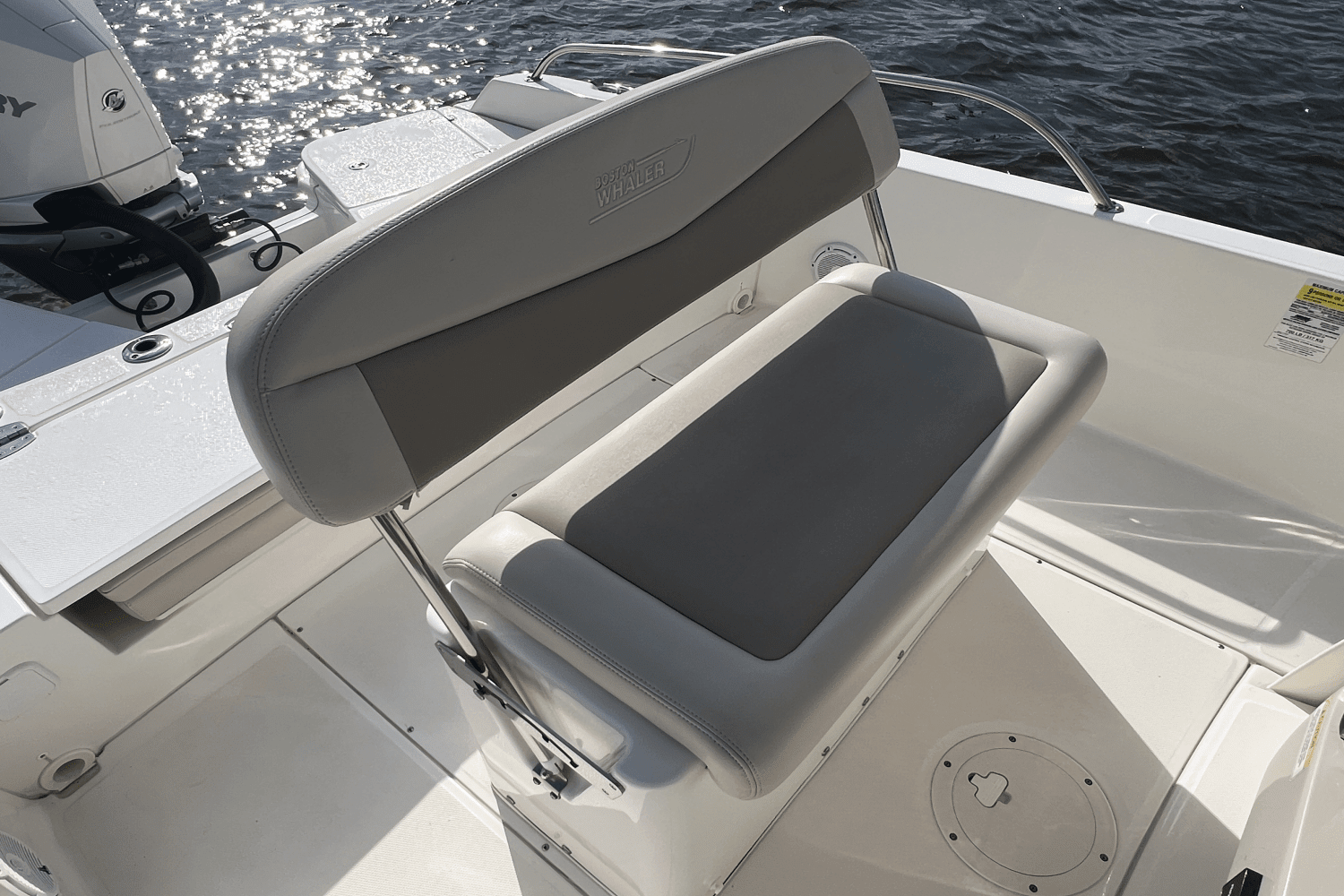 2020 Boston Whaler 240 DAUNTLESS Image Thumbnail #10