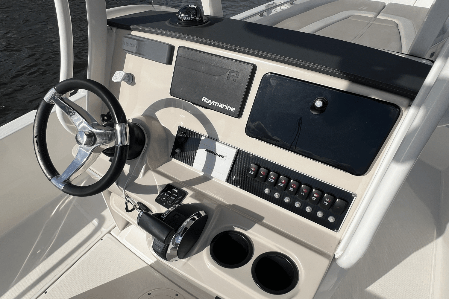 2020 Boston Whaler 240 DAUNTLESS Image Thumbnail #12