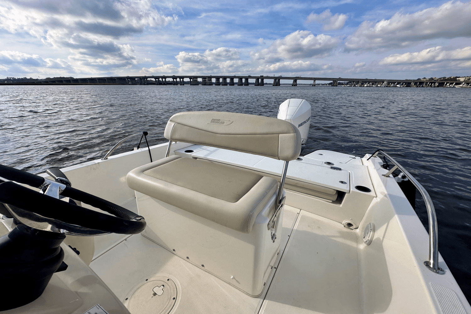 2020 Boston Whaler 240 DAUNTLESS Image Thumbnail #8