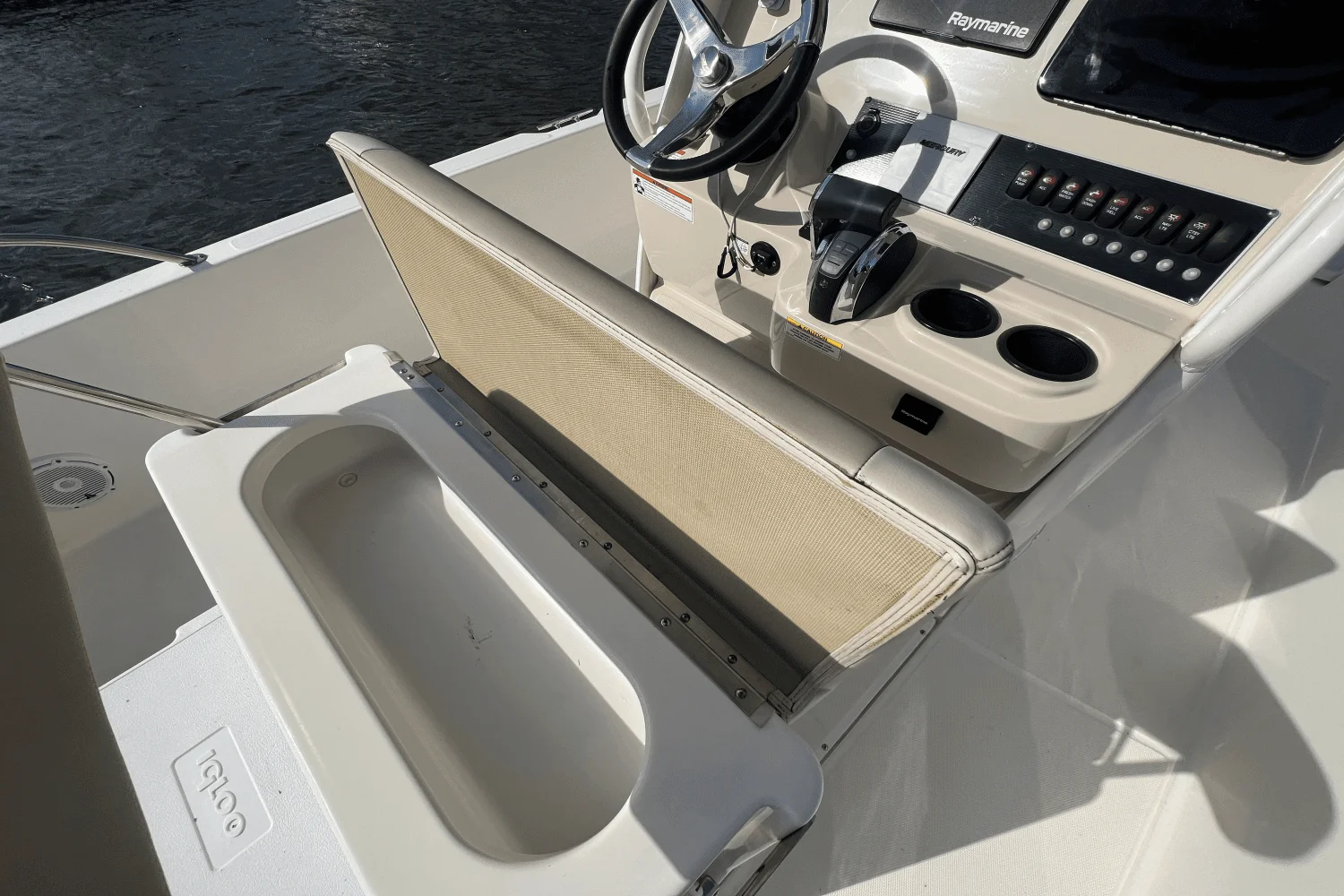 2020 Boston Whaler 240 DAUNTLESS Image Thumbnail #11