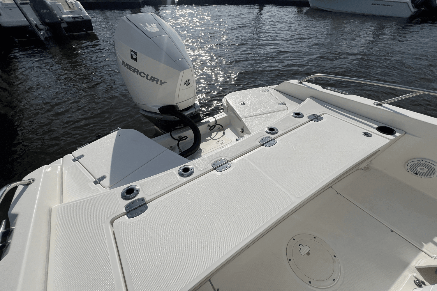 2020 Boston Whaler 240 DAUNTLESS Image Thumbnail #4