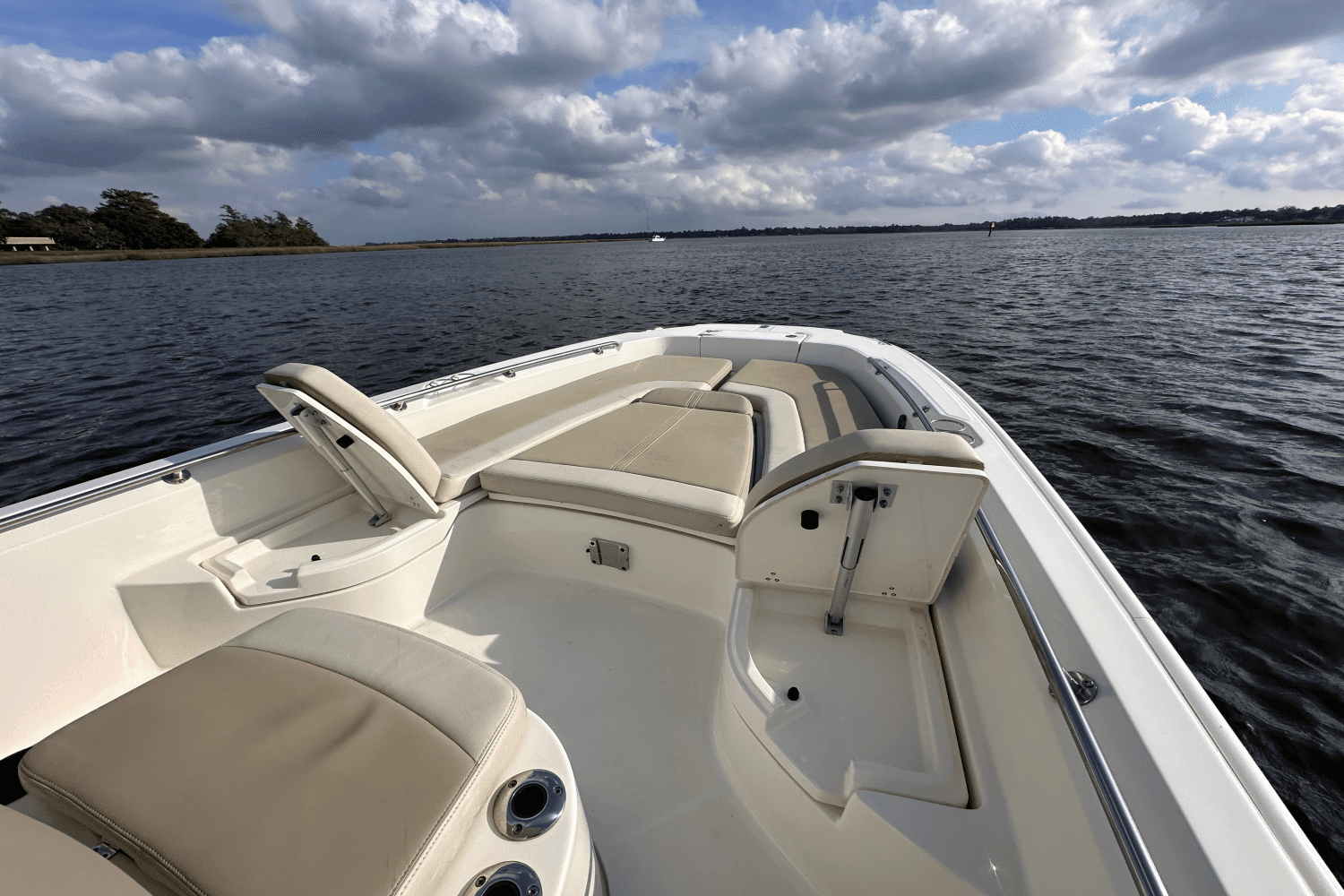 2020 Boston Whaler 240 DAUNTLESS Image Thumbnail #17