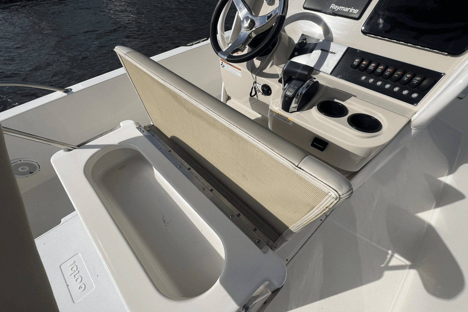 2020 Boston Whaler 240 DAUNTLESS Image Thumbnail #9