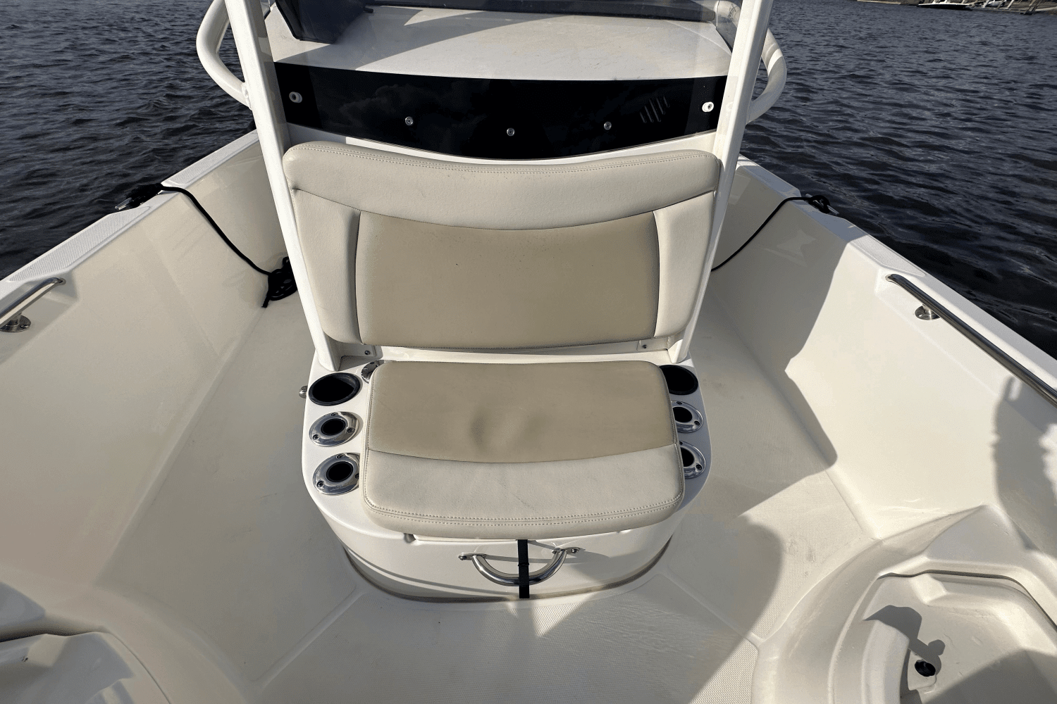 2020 Boston Whaler 240 DAUNTLESS Image Thumbnail #21