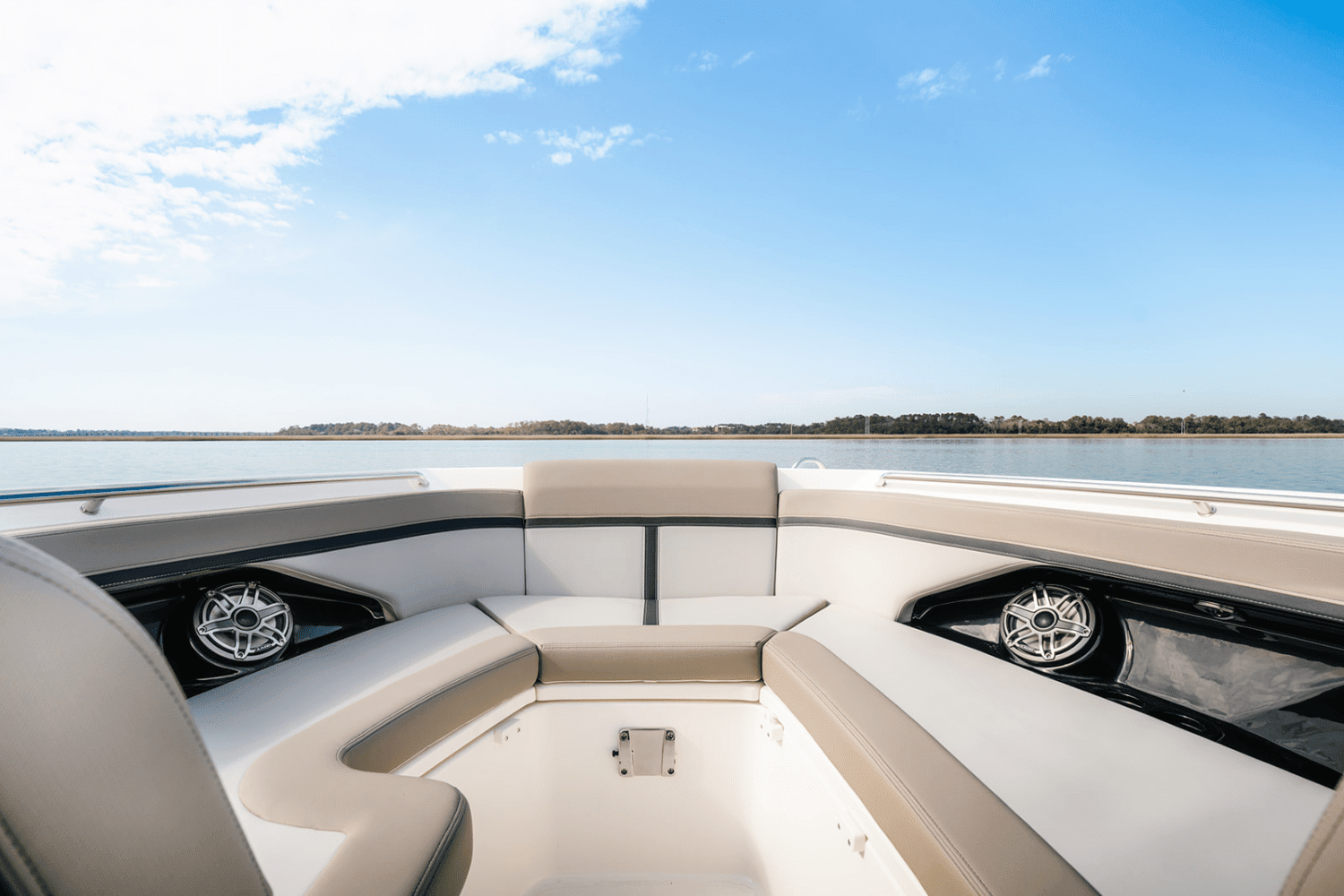 2025 Boston Whaler 330 Vantage Image Thumbnail #15