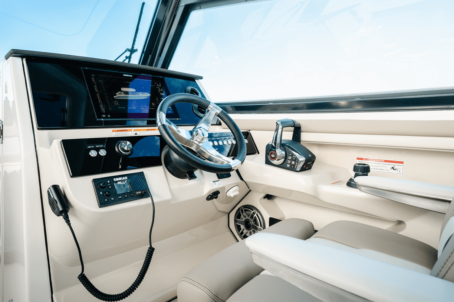 2025 Boston Whaler 330 Vantage Image Thumbnail #28