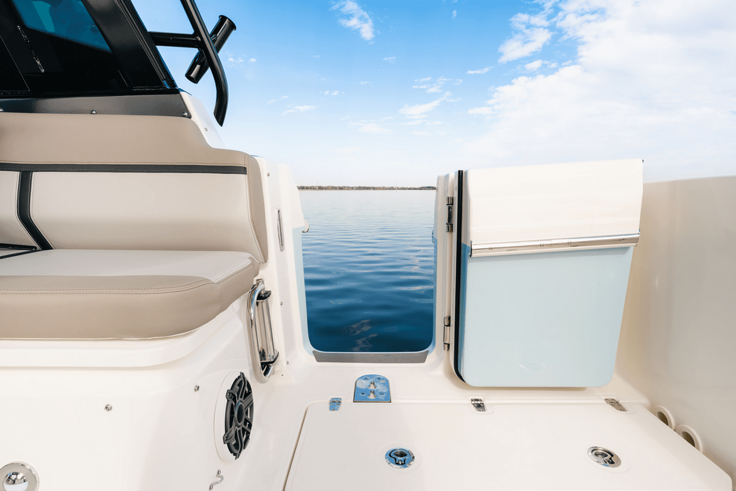 2025 Boston Whaler 330 Vantage Image Thumbnail #20