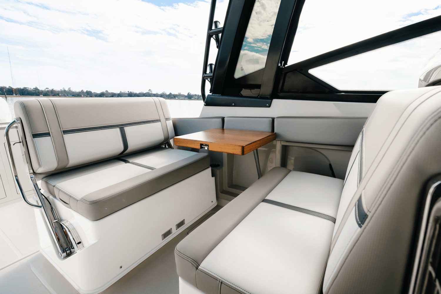 2025 Boston Whaler 330 Vantage Image Thumbnail #18