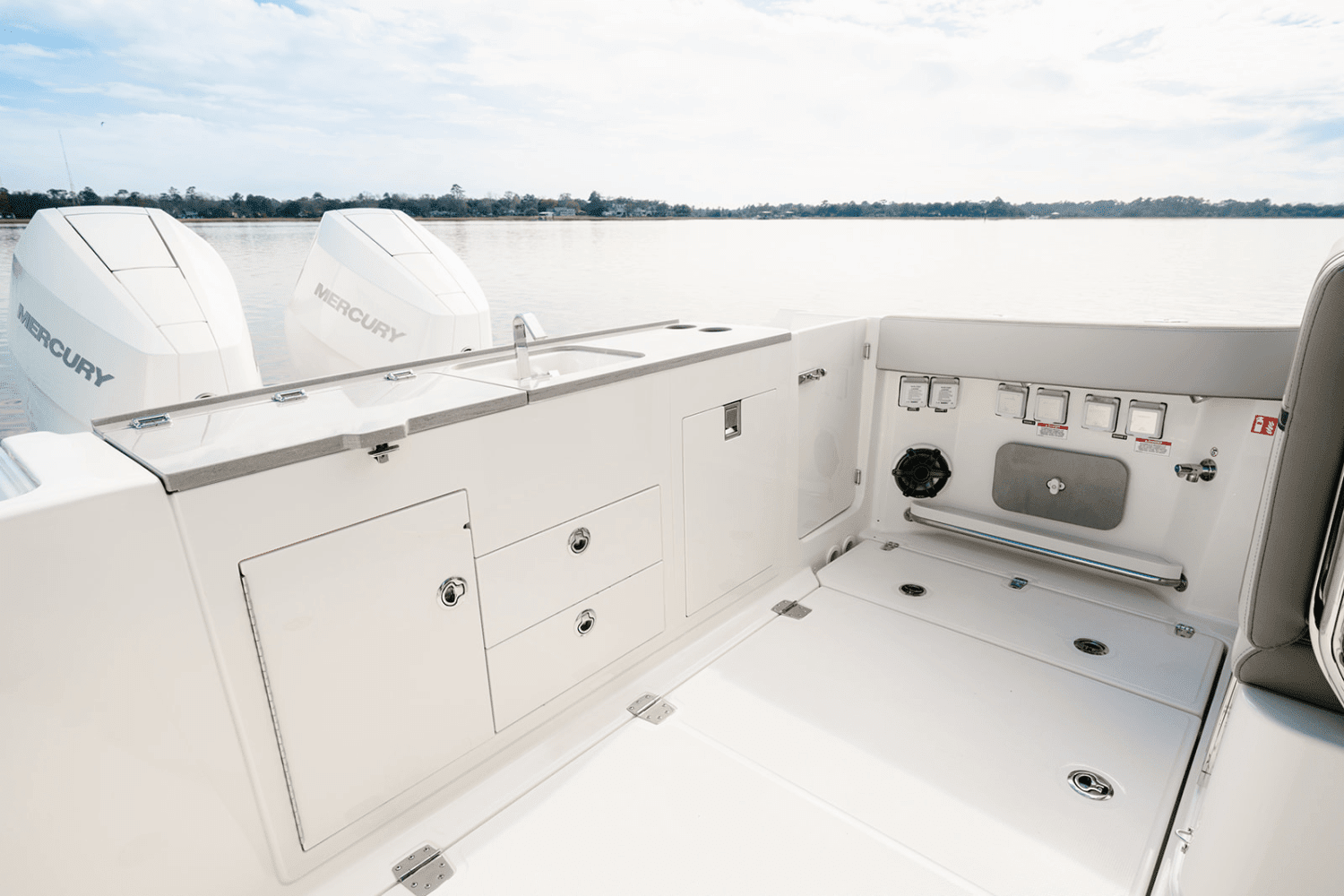 2025 Boston Whaler 330 Vantage Image Thumbnail #21