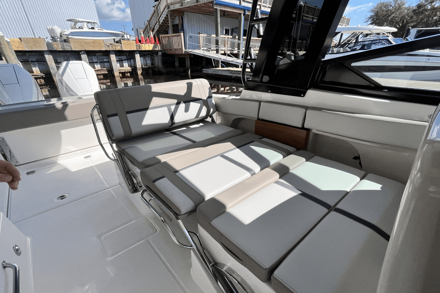 2025 Boston Whaler 330 Vantage Image Thumbnail #11