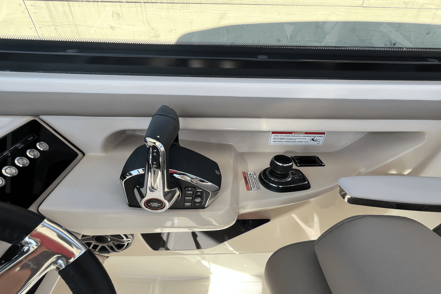 2025 Boston Whaler 330 Vantage Image Thumbnail #23