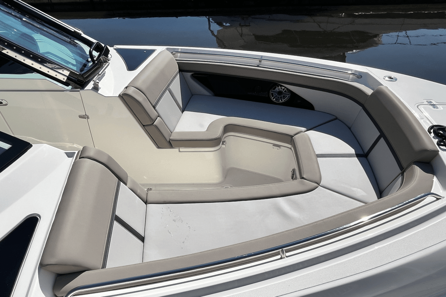 2025 Boston Whaler 330 Vantage Image Thumbnail #32
