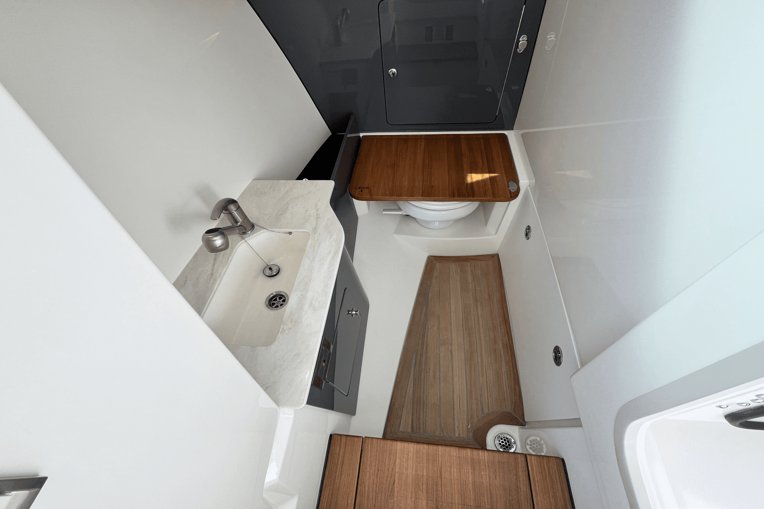 2025 Boston Whaler 330 Vantage Image Thumbnail #27