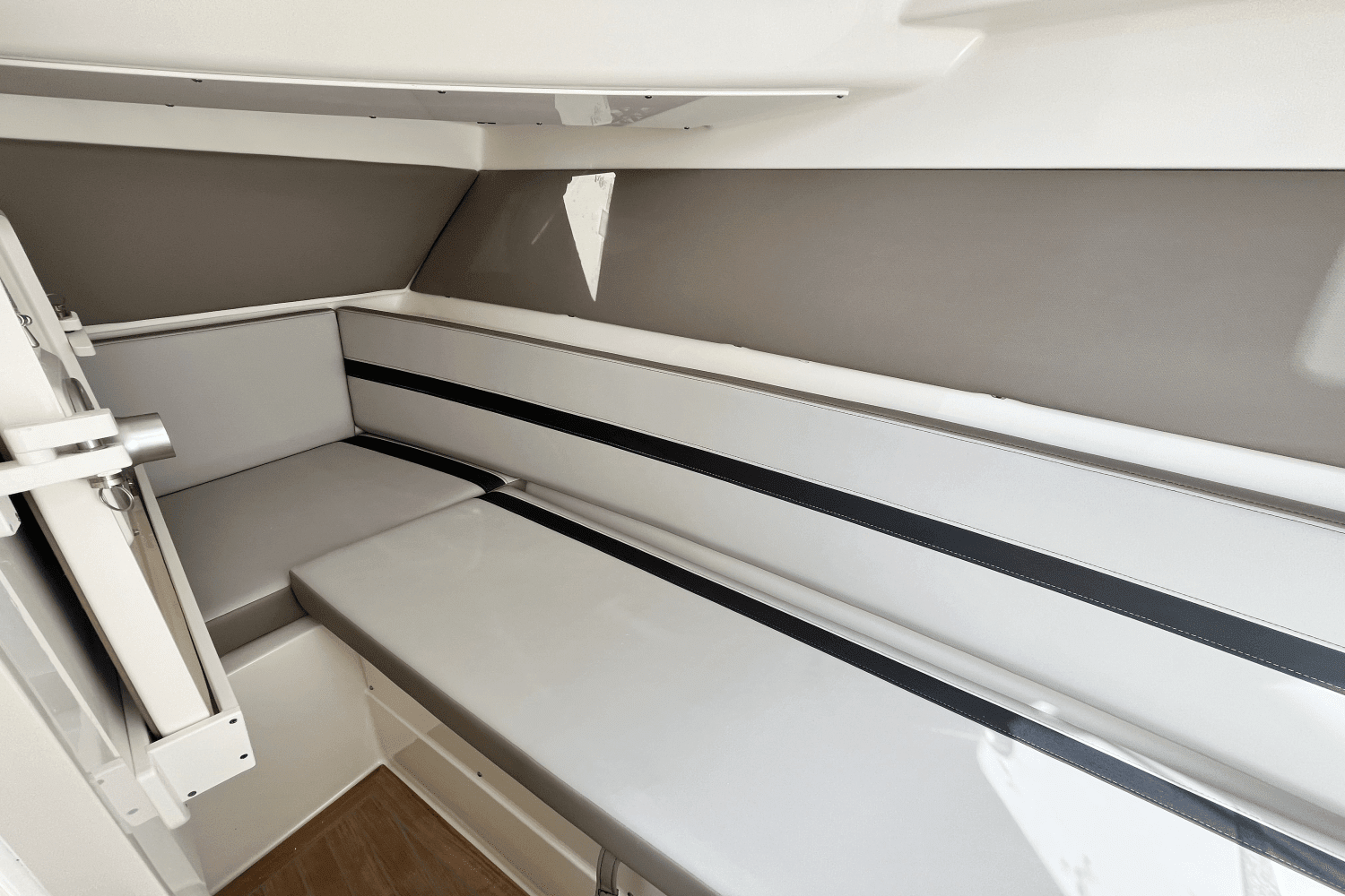2025 Boston Whaler 330 Vantage Image Thumbnail #30