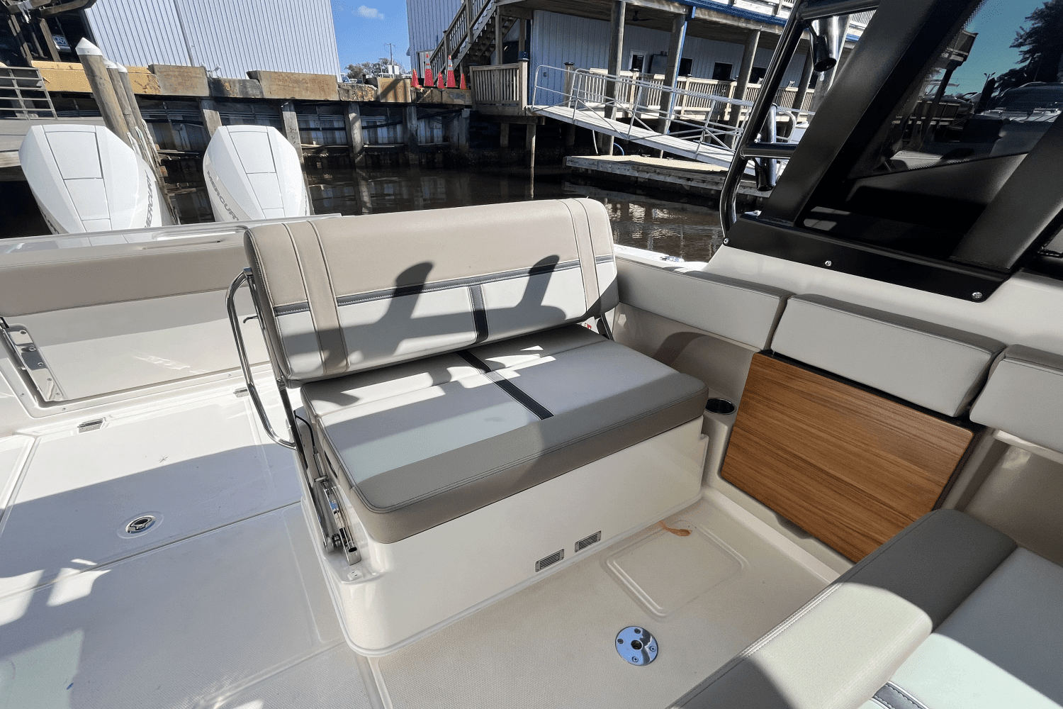 2025 Boston Whaler 330 Vantage Image Thumbnail #15