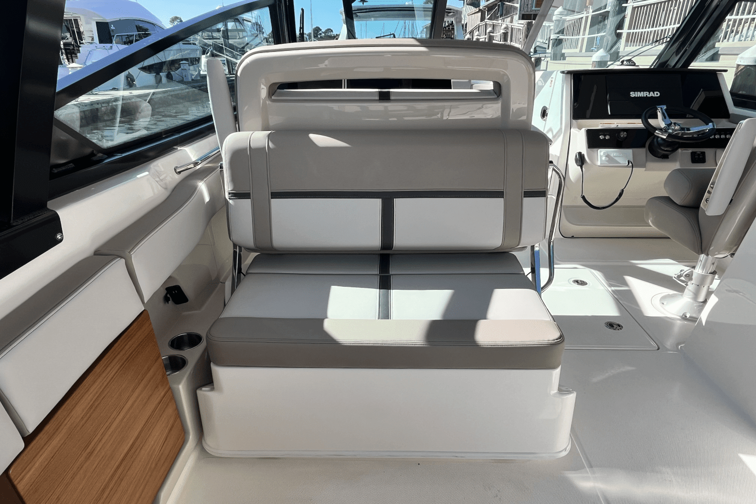 2025 Boston Whaler 330 Vantage Image Thumbnail #16
