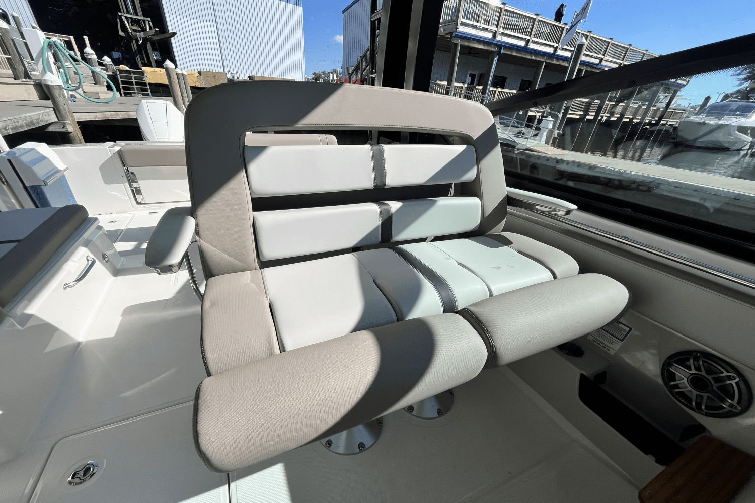 2025 Boston Whaler 330 Vantage Image Thumbnail #18