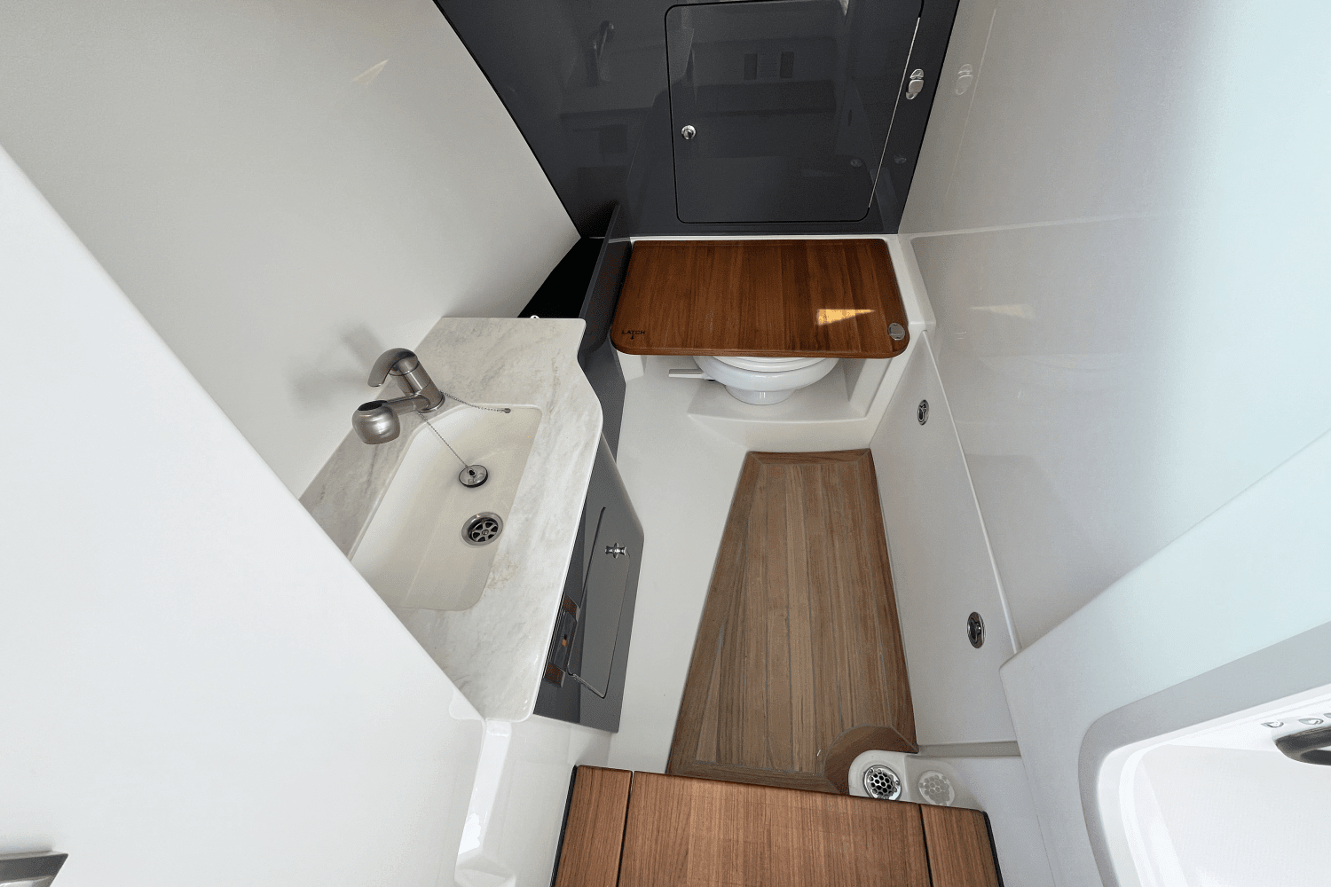 2025 Boston Whaler 330 Vantage Image Thumbnail #26