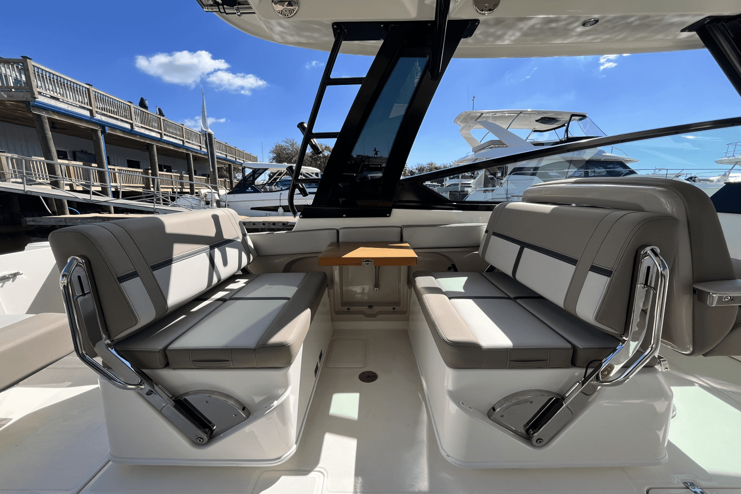 2025 Boston Whaler 330 Vantage Image Thumbnail #14