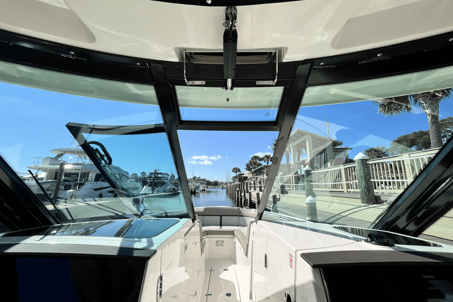 2025 Boston Whaler 330 Vantage Image Thumbnail #24