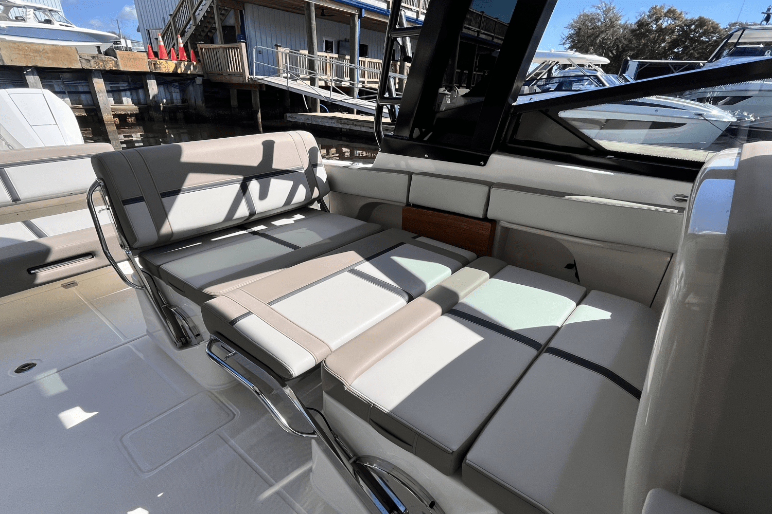 2025 Boston Whaler 330 Vantage Image Thumbnail #12