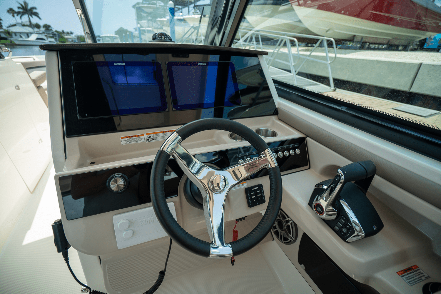 2025 Boston Whaler 330 Vantage Image Thumbnail #11