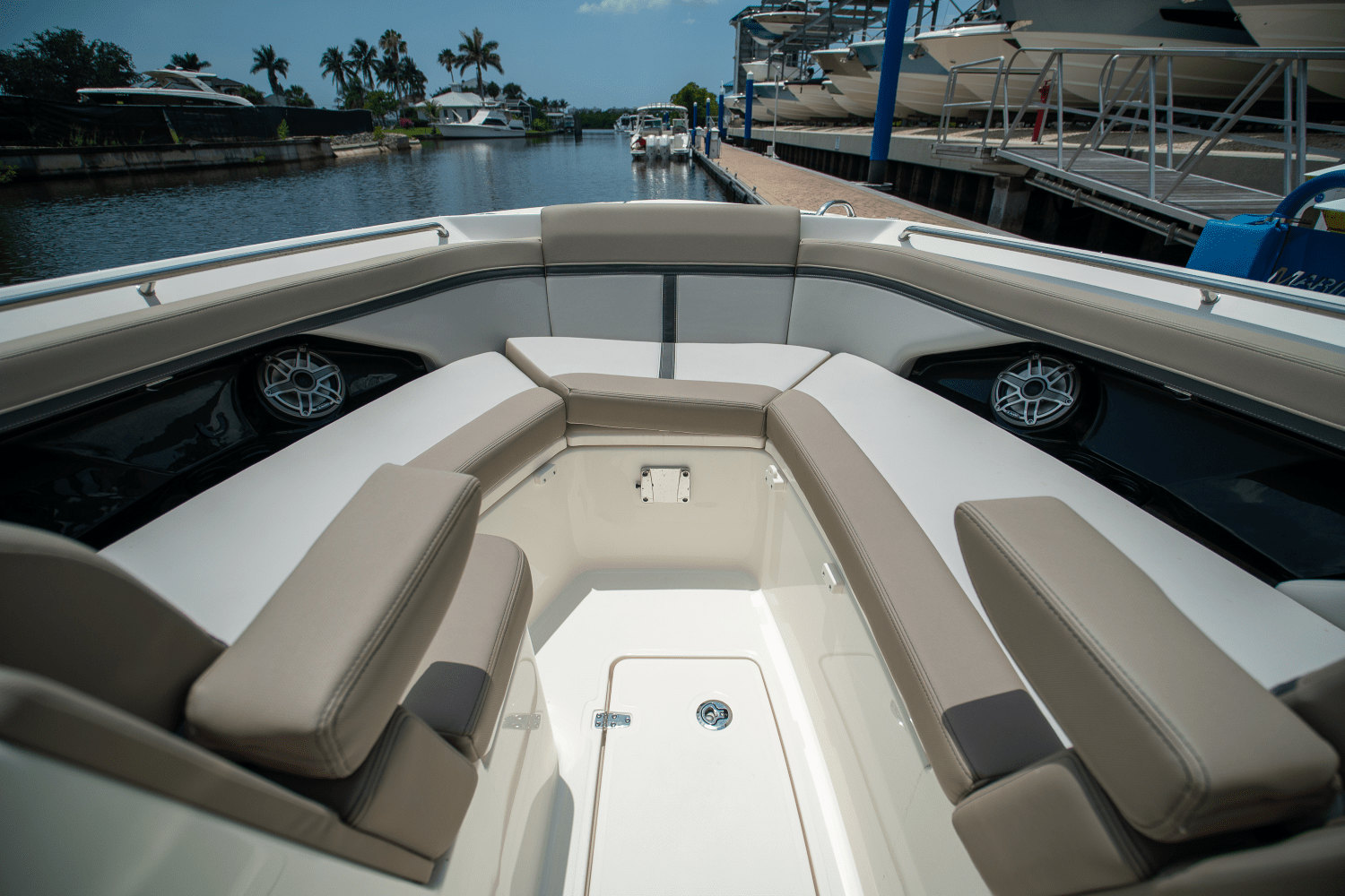 2025 Boston Whaler 330 Vantage Image Thumbnail #18