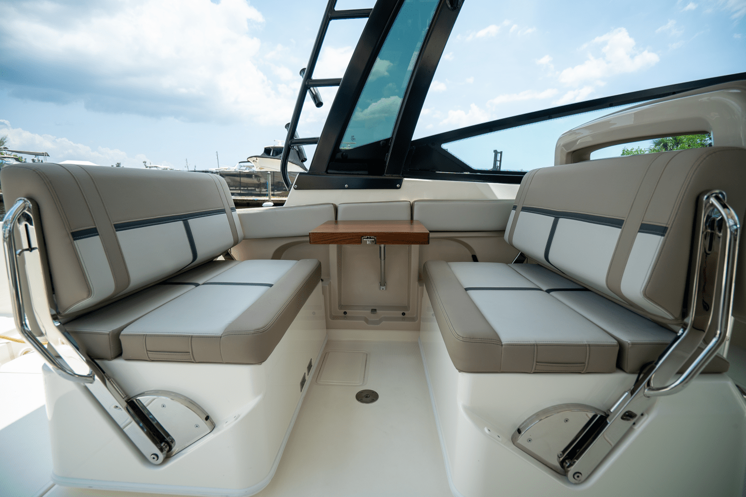 2025 Boston Whaler 330 Vantage Image Thumbnail #7