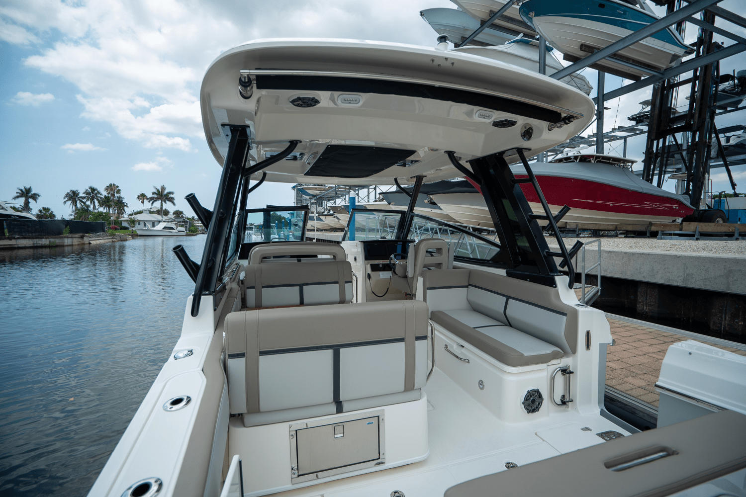 2025 Boston Whaler 330 Vantage Image Thumbnail #6
