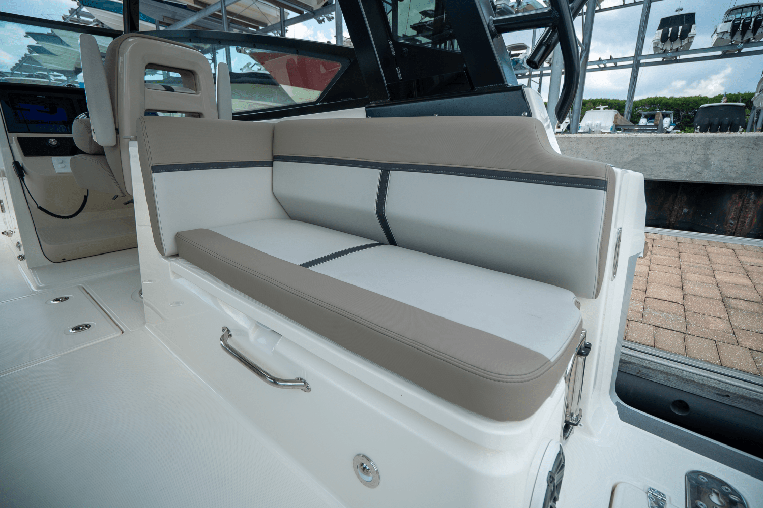 2025 Boston Whaler 330 Vantage Image Thumbnail #8