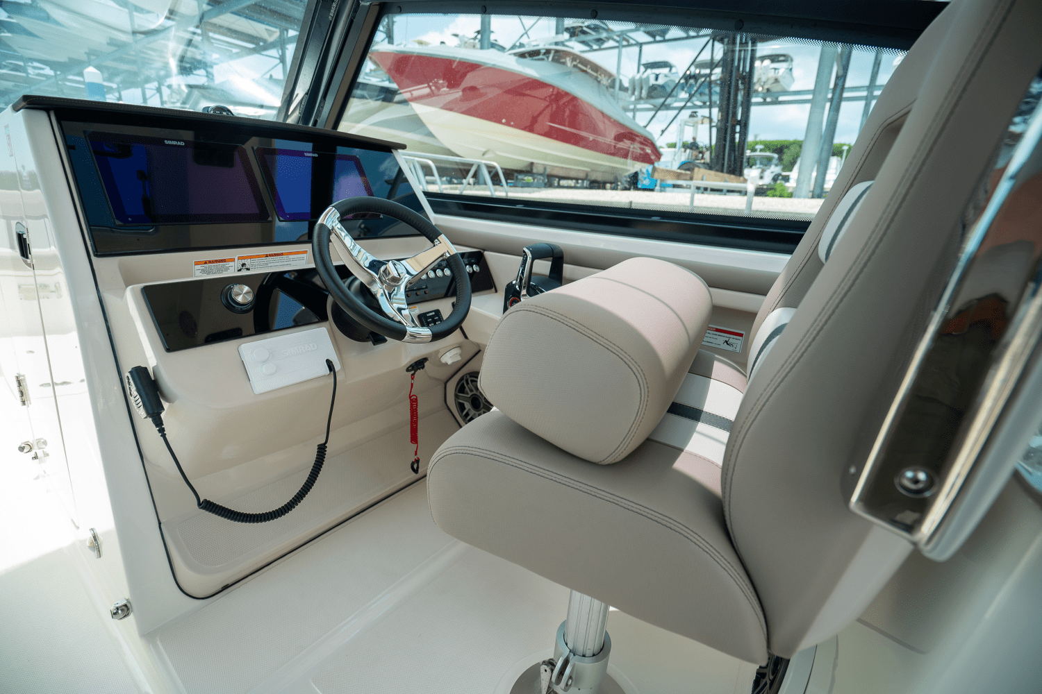 2025 Boston Whaler 330 Vantage Image Thumbnail #9
