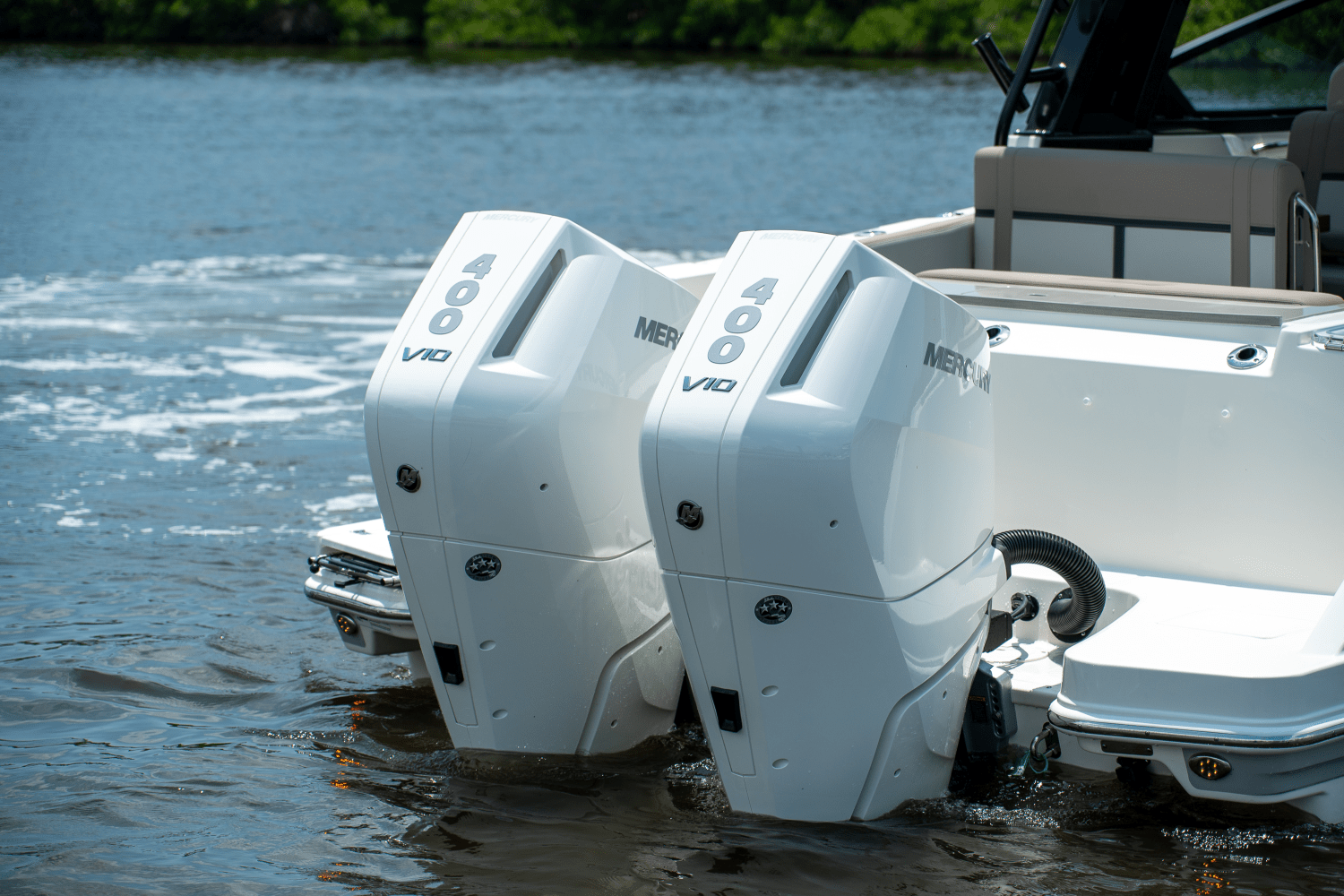 2025 Boston Whaler 330 Vantage Image Thumbnail #4