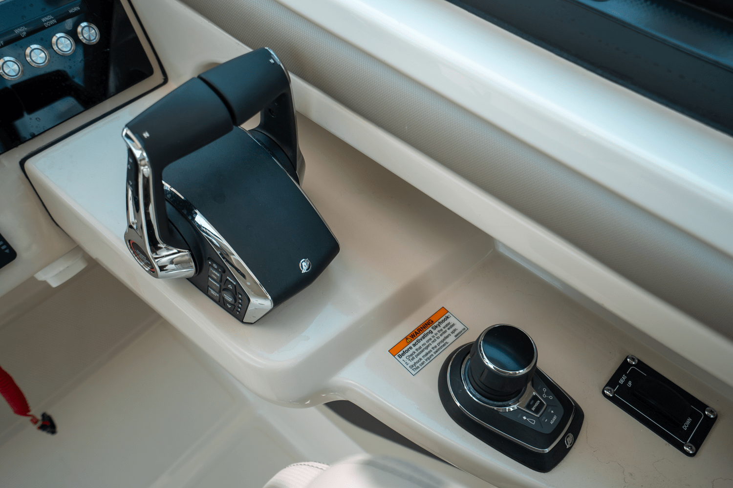 2025 Boston Whaler 330 Vantage Image Thumbnail #12