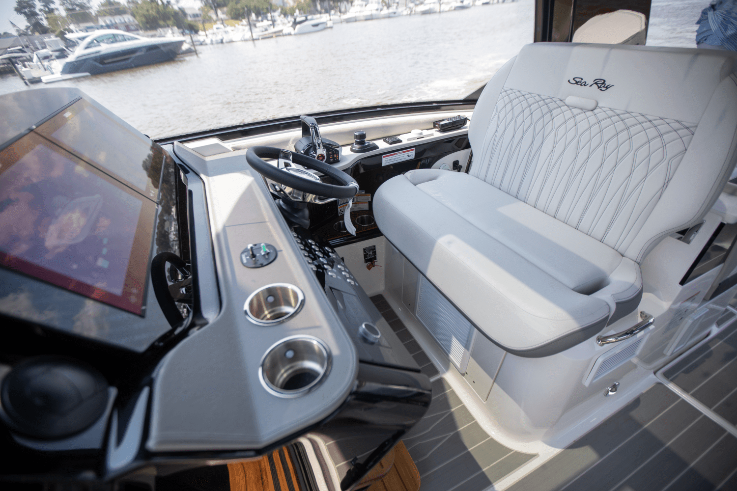 2024 Sea Ray Sundancer 370 Outboard Image Thumbnail #24