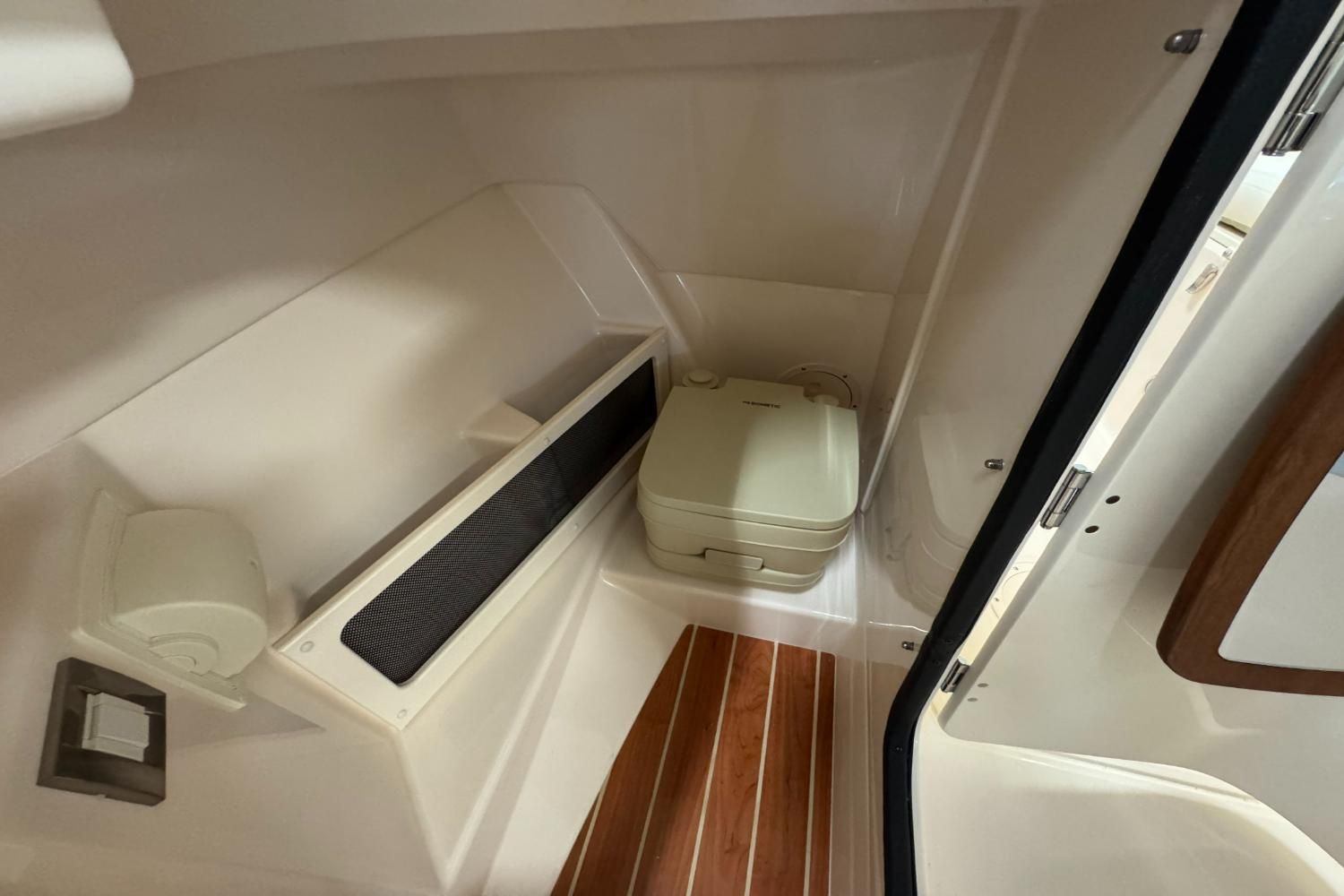 2025 Grady-White Freedom 215 Image Thumbnail #19