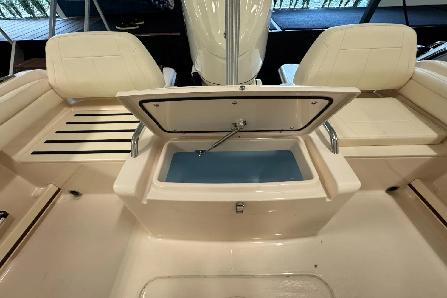 2025 Grady-White Freedom 215 Image Thumbnail #11