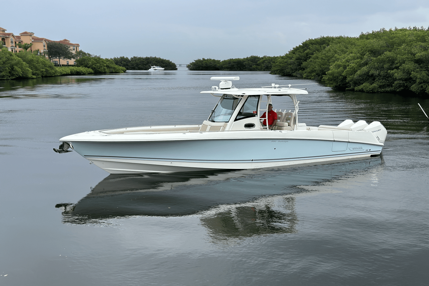 2022 Boston Whaler 350 OUTRAGE