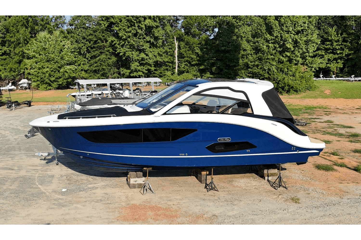 2025 Sea Ray Sundancer 370