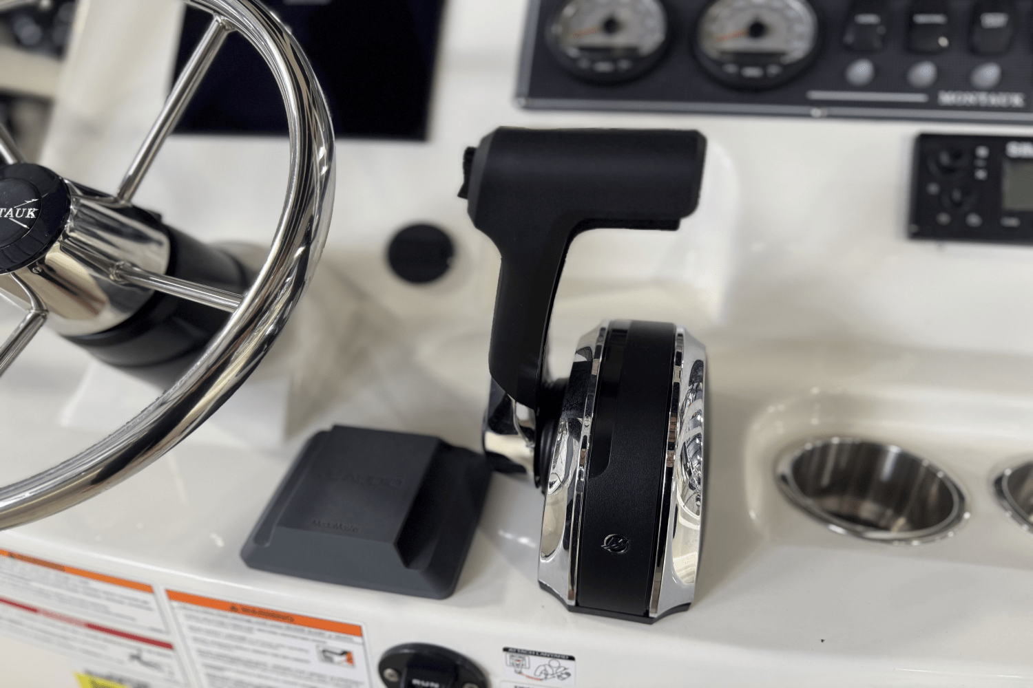 2025 Boston Whaler 190 Montauk Image Thumbnail #10