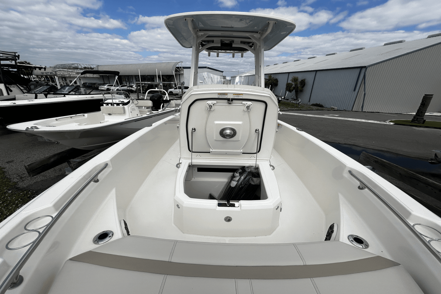 2025 Boston Whaler 220 Dauntless Image Thumbnail #13